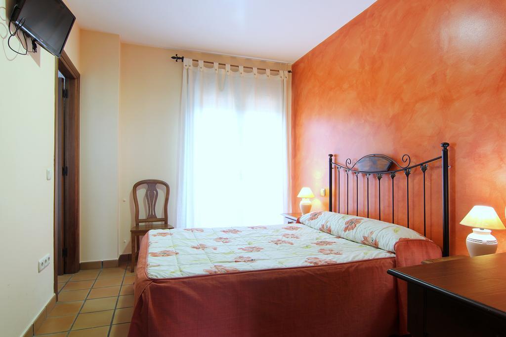 Hotel Rural Hojaranzos Tejeda Del Tietar Екстер'єр фото