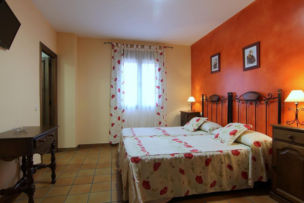Hotel Rural Hojaranzos Tejeda Del Tietar Екстер'єр фото