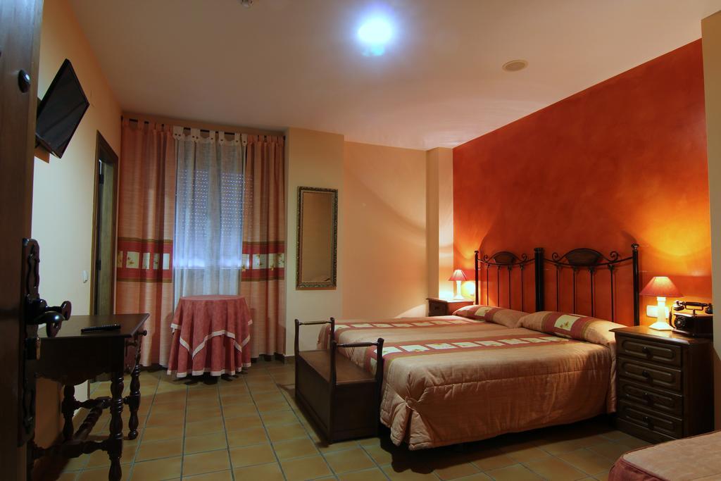 Hotel Rural Hojaranzos Tejeda Del Tietar Екстер'єр фото