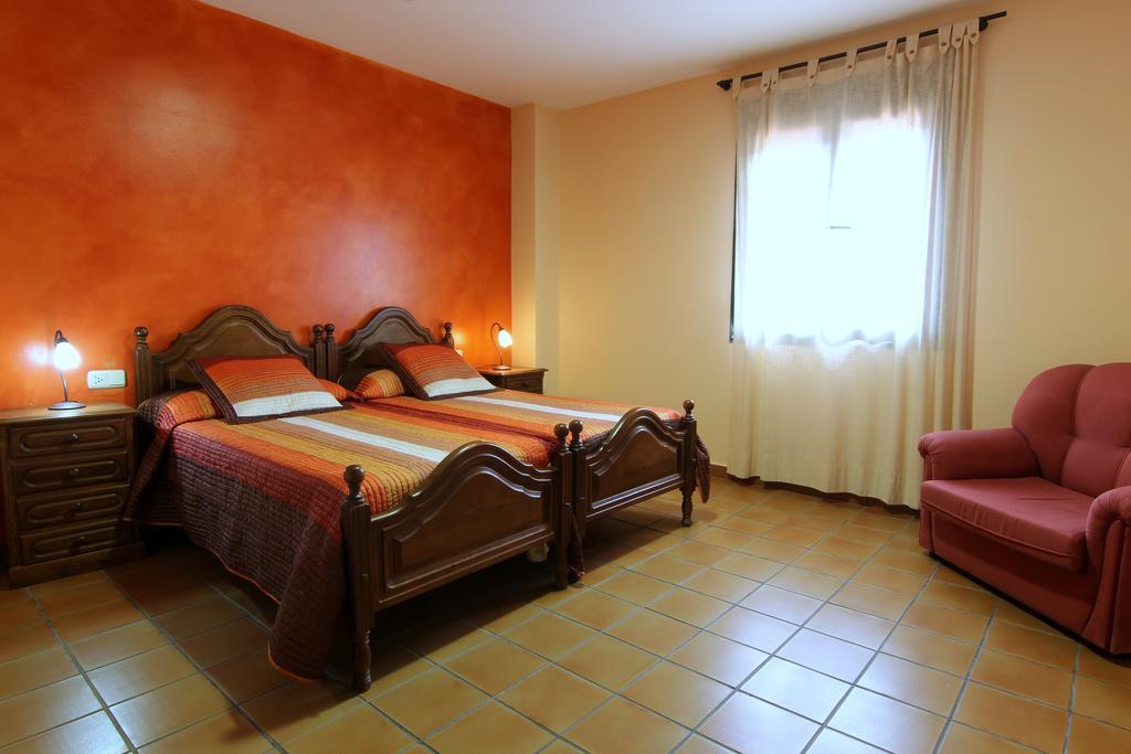 Hotel Rural Hojaranzos Tejeda Del Tietar Екстер'єр фото