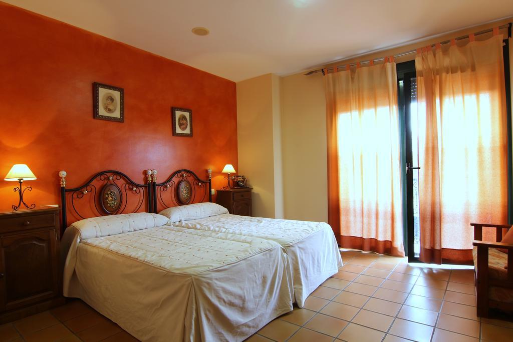 Hotel Rural Hojaranzos Tejeda Del Tietar Екстер'єр фото